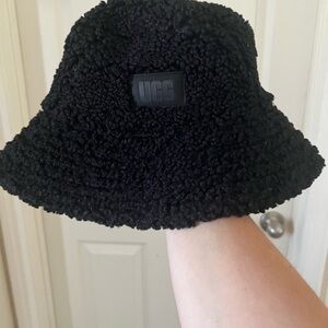 UGG Classic Black Fleece Bucket Hat